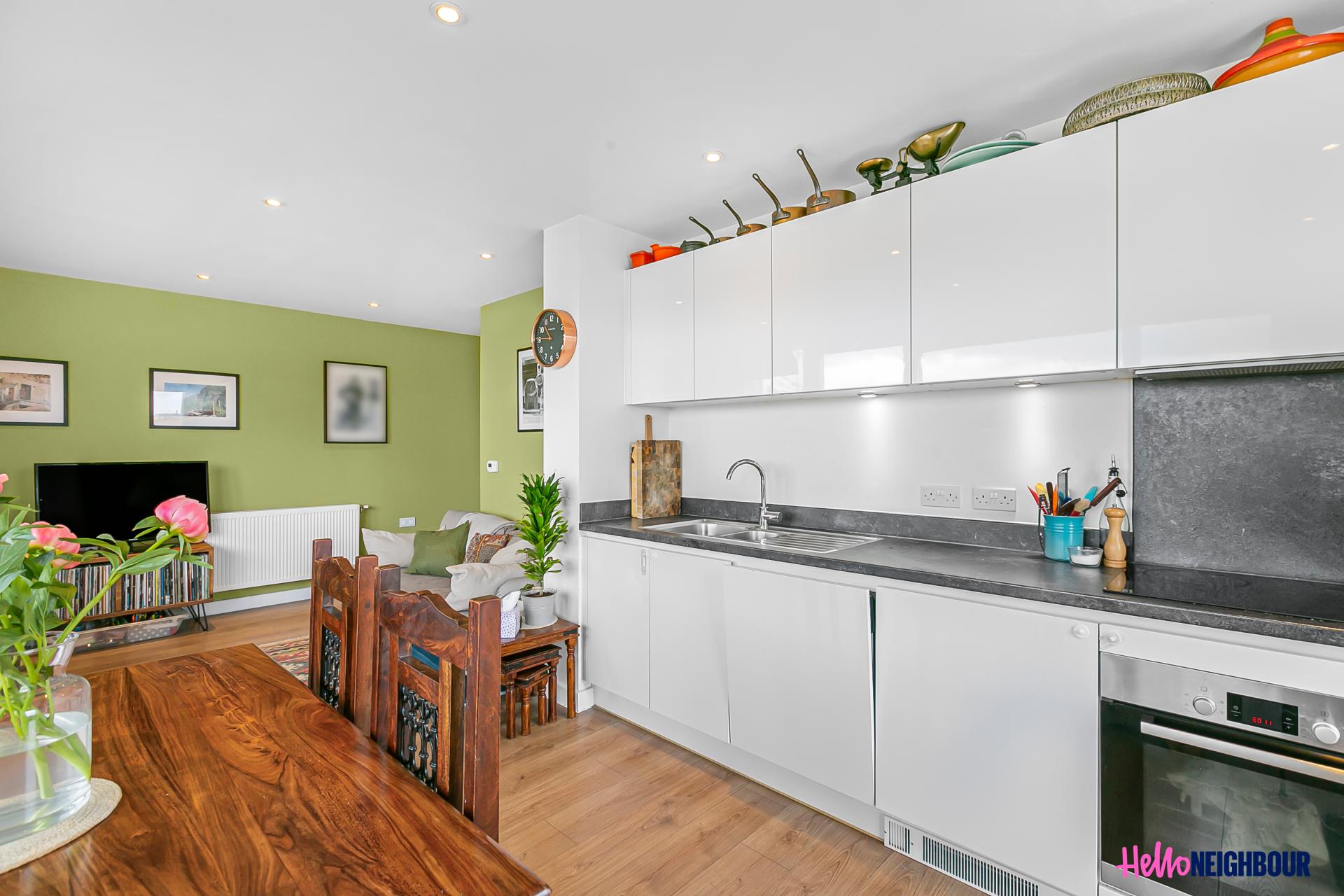 Flat St James's Crescent in Greater London