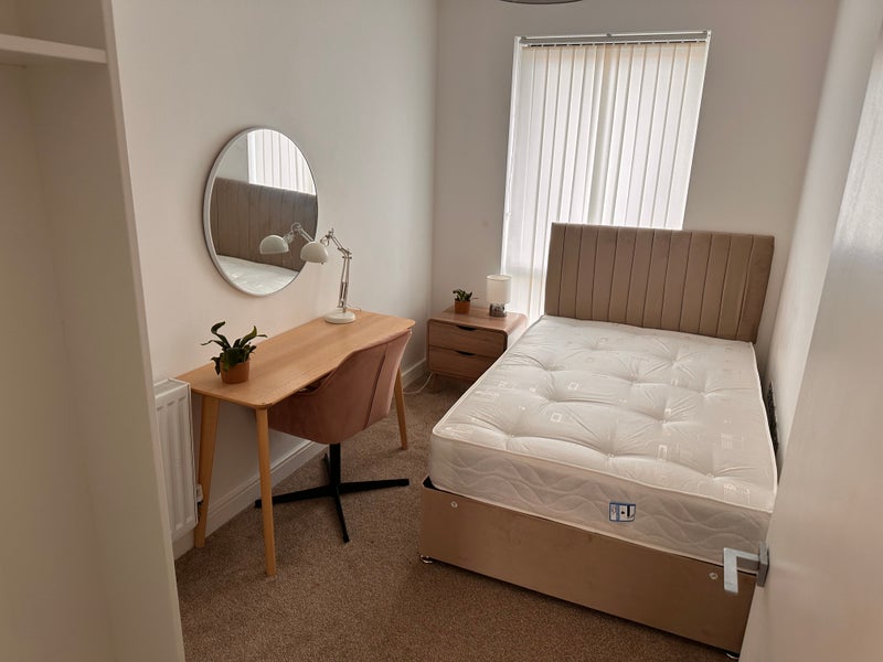 Room East Street in Greater London