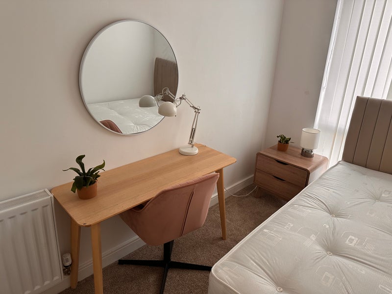 Room East Street in Greater London