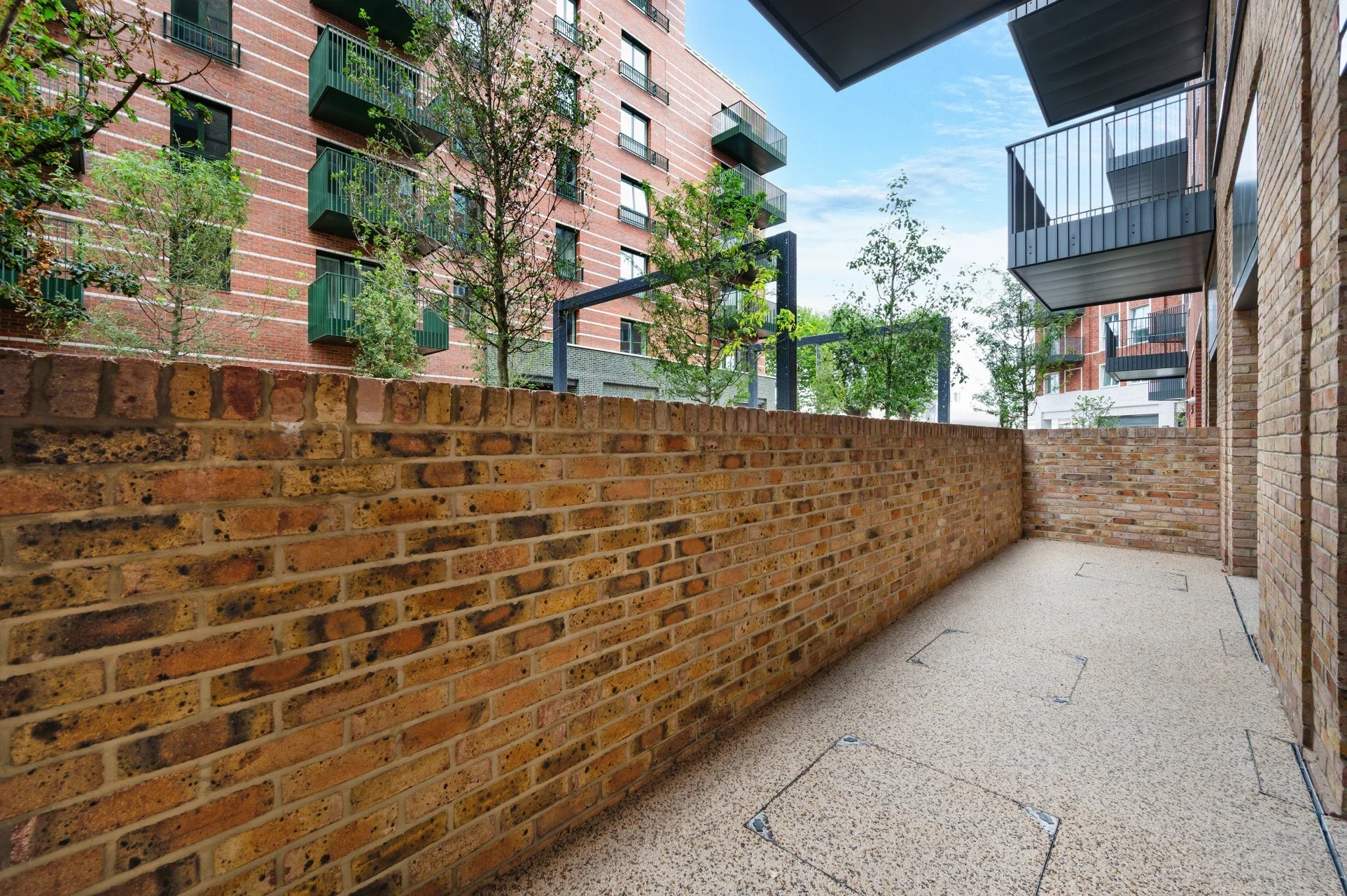Flat Grayshott Road in Greater London