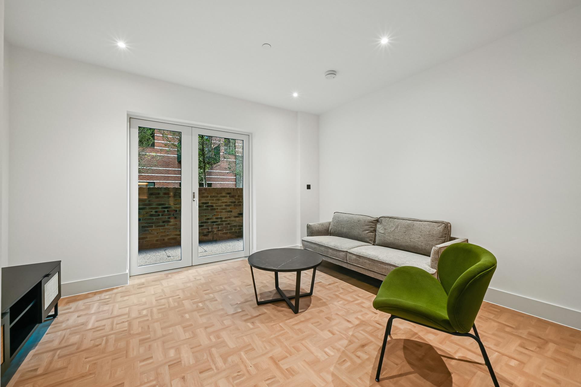 Flat Monarch Square in Greater London