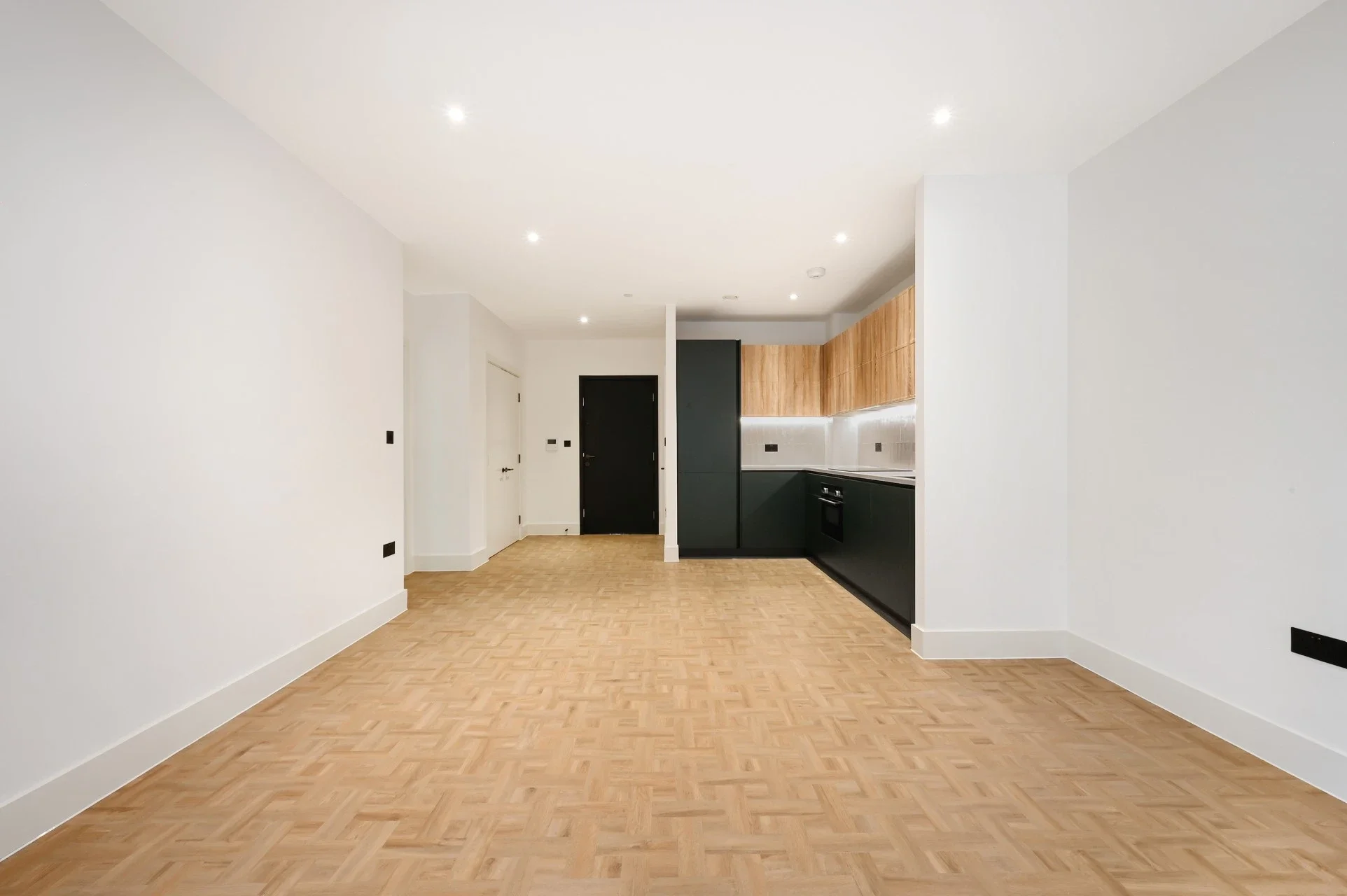 Flat Grayshott Road in Greater London