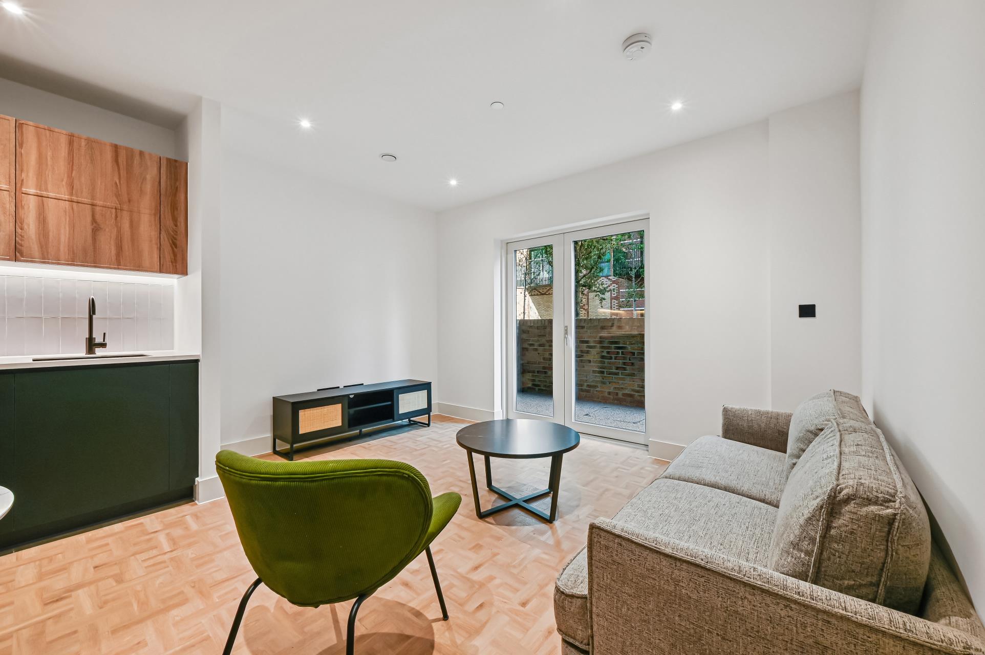 Flat Monarch Square in Greater London