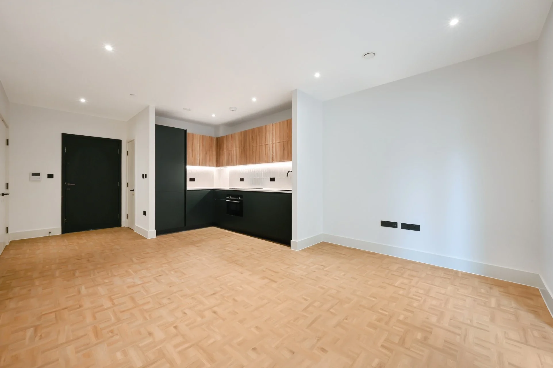 Flat Grayshott Road in Greater London