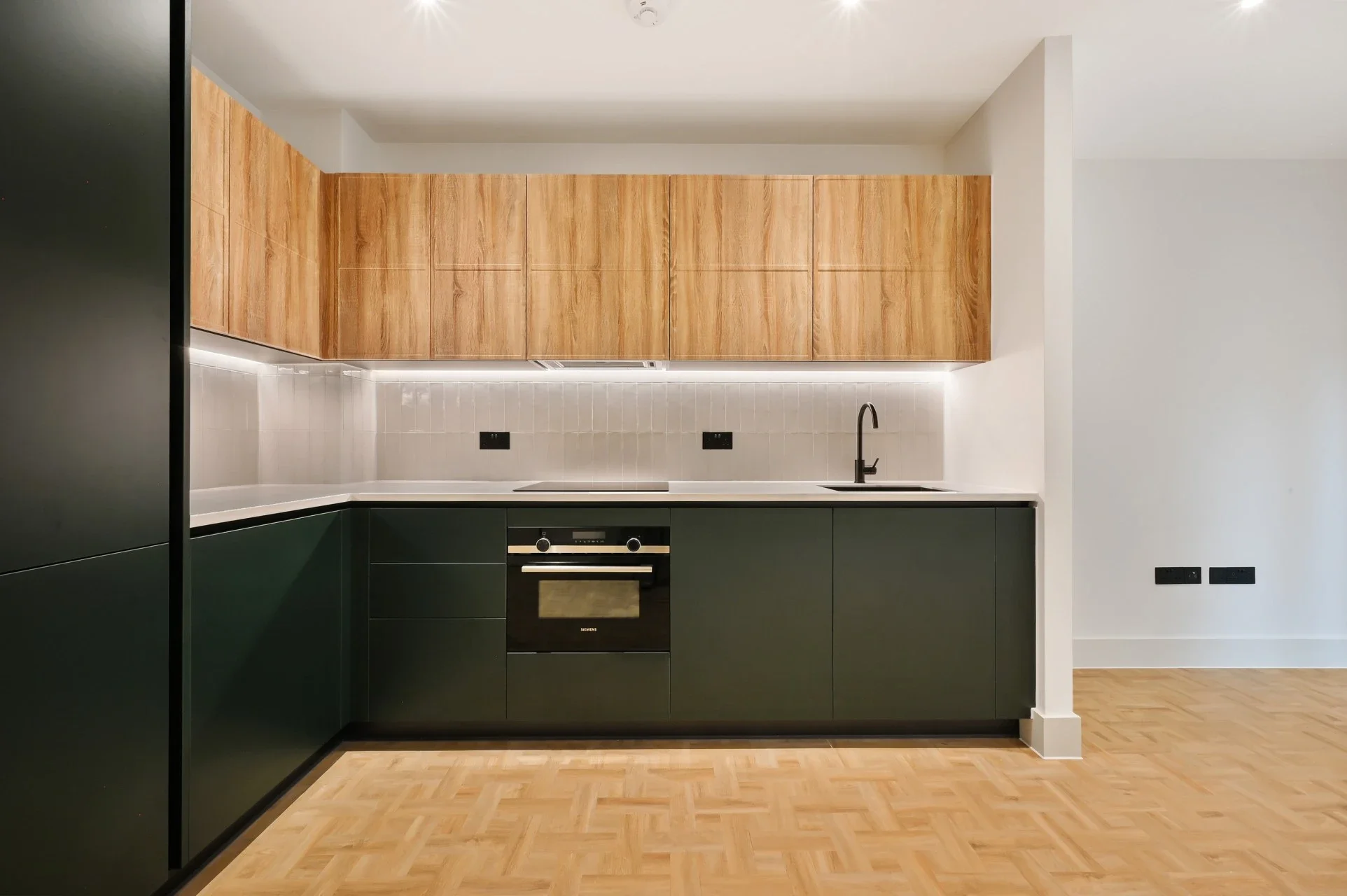 Flat Grayshott Road in Greater London