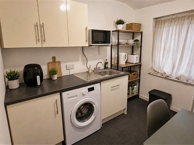 Room South End Road in Greater London