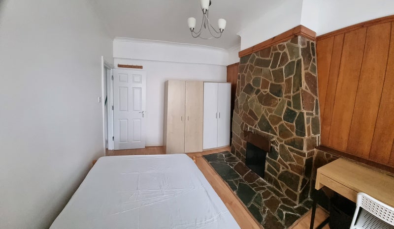 Room Mark Road in Greater London