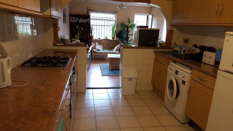 Room Mark Road in Greater London