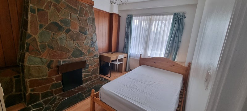 Room Mark Road in Greater London