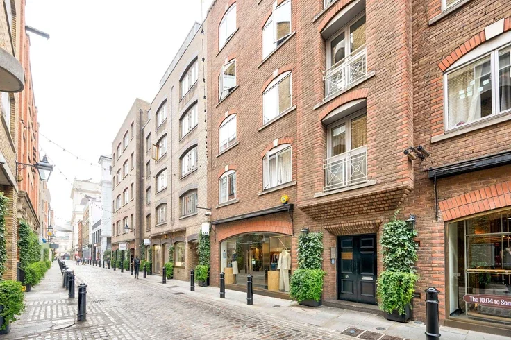 Flat Floral Street in City of Westminster