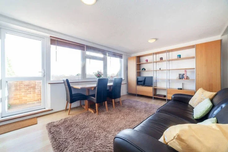 Flat Peterstow Close in Greater London