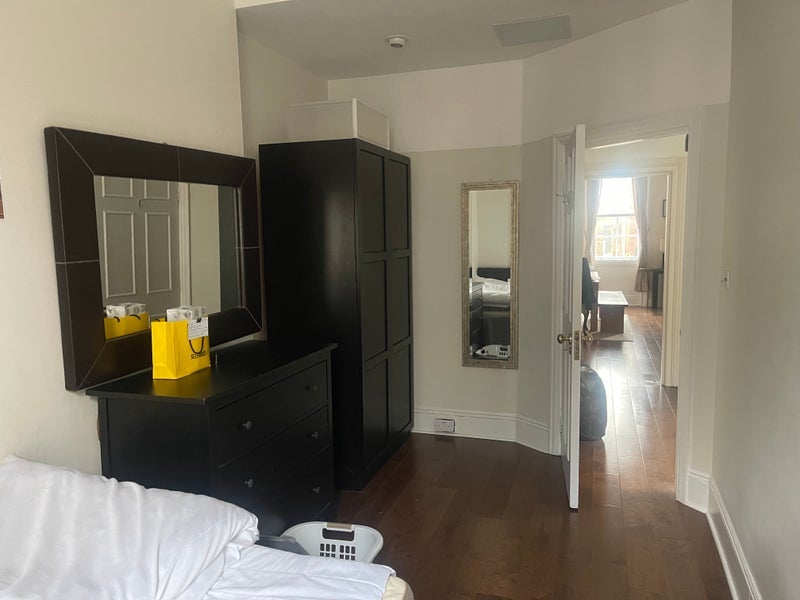 Room Green Street in City of Westminster