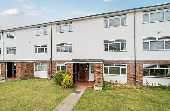 Flat Carters Hill Close in Greater London