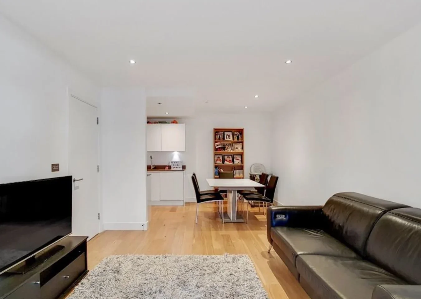 Flat Love Lane in Greater London