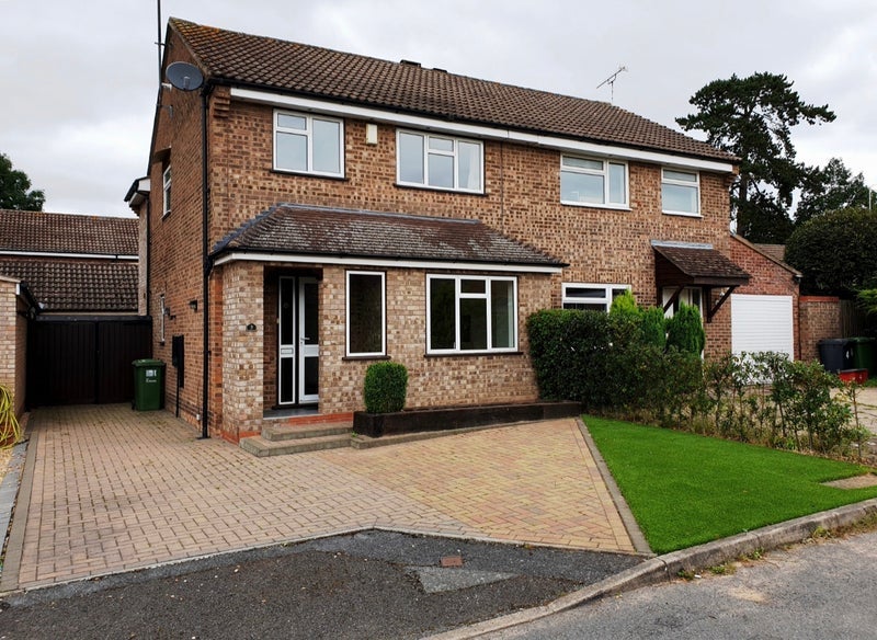 House Kew Close in Kenilworth