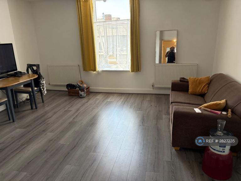 Flat Middlewood Road in Sheffield