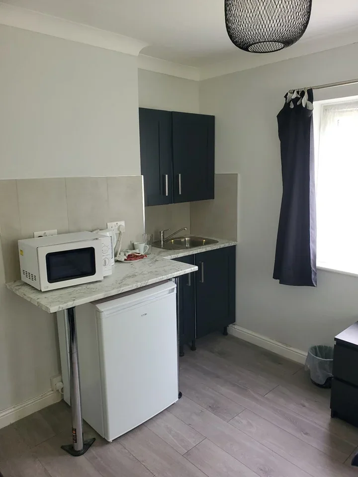 Room Wellington Street in Slough