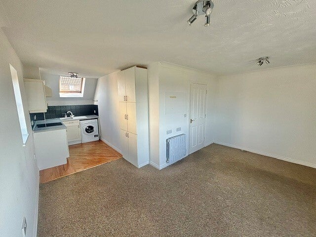 Flat Czarina Rise in Basildon