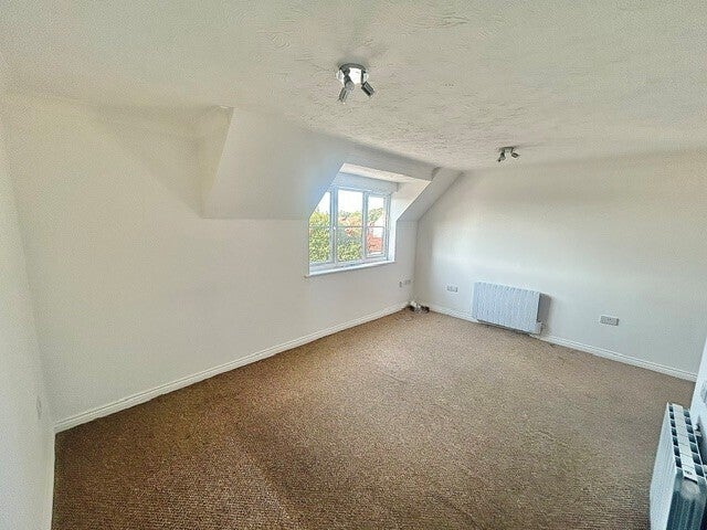 Flat Czarina Rise in Basildon