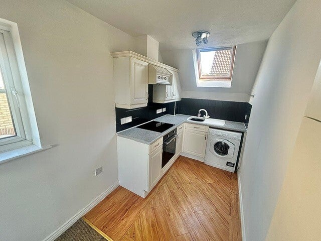 Flat Czarina Rise in Basildon