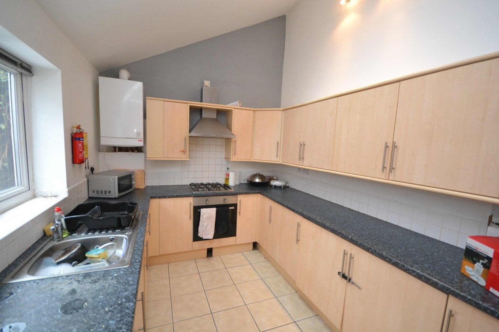 Room Elmsthorpe Avenue in Nottingham