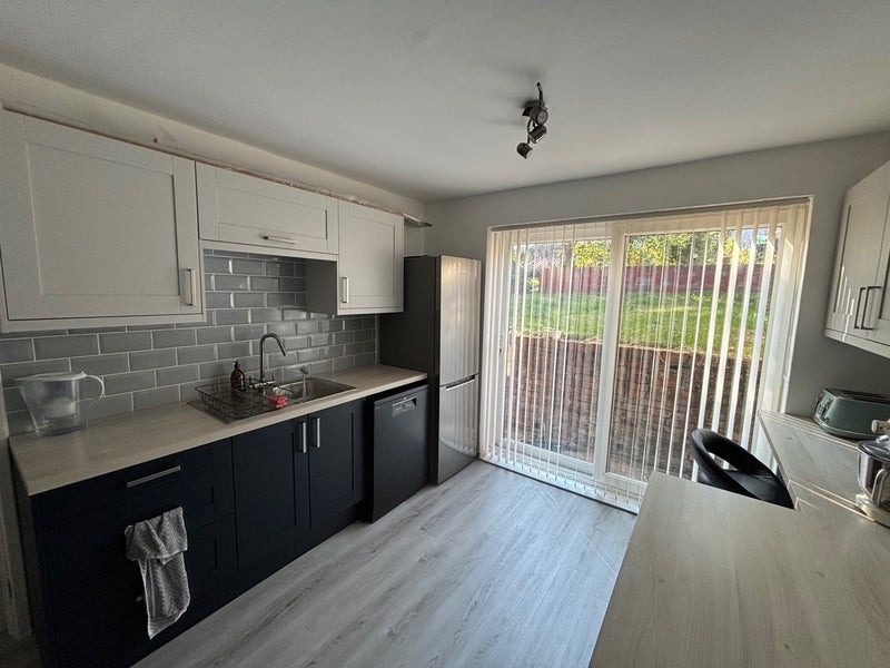 Room Caer Castell Place in Cardiff