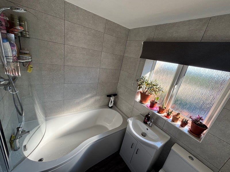 Room Caer Castell Place in Cardiff