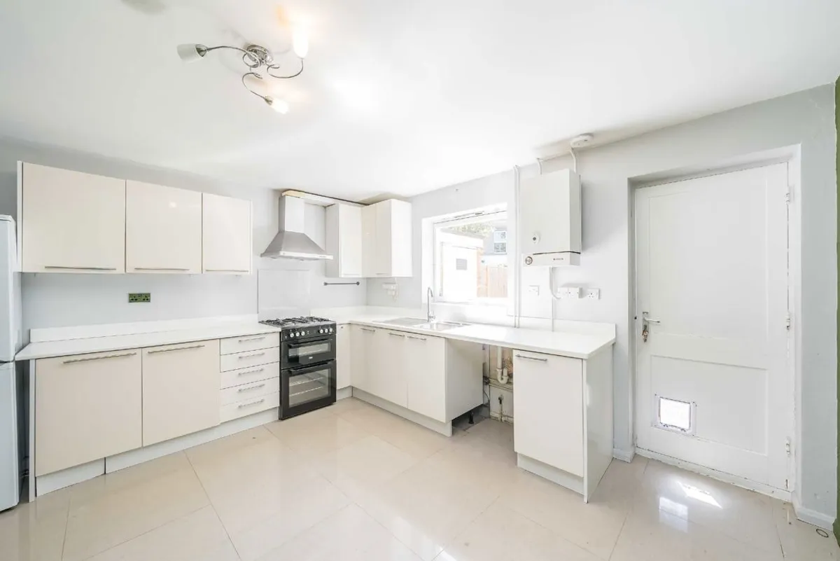 House Aplin Way in Greater London