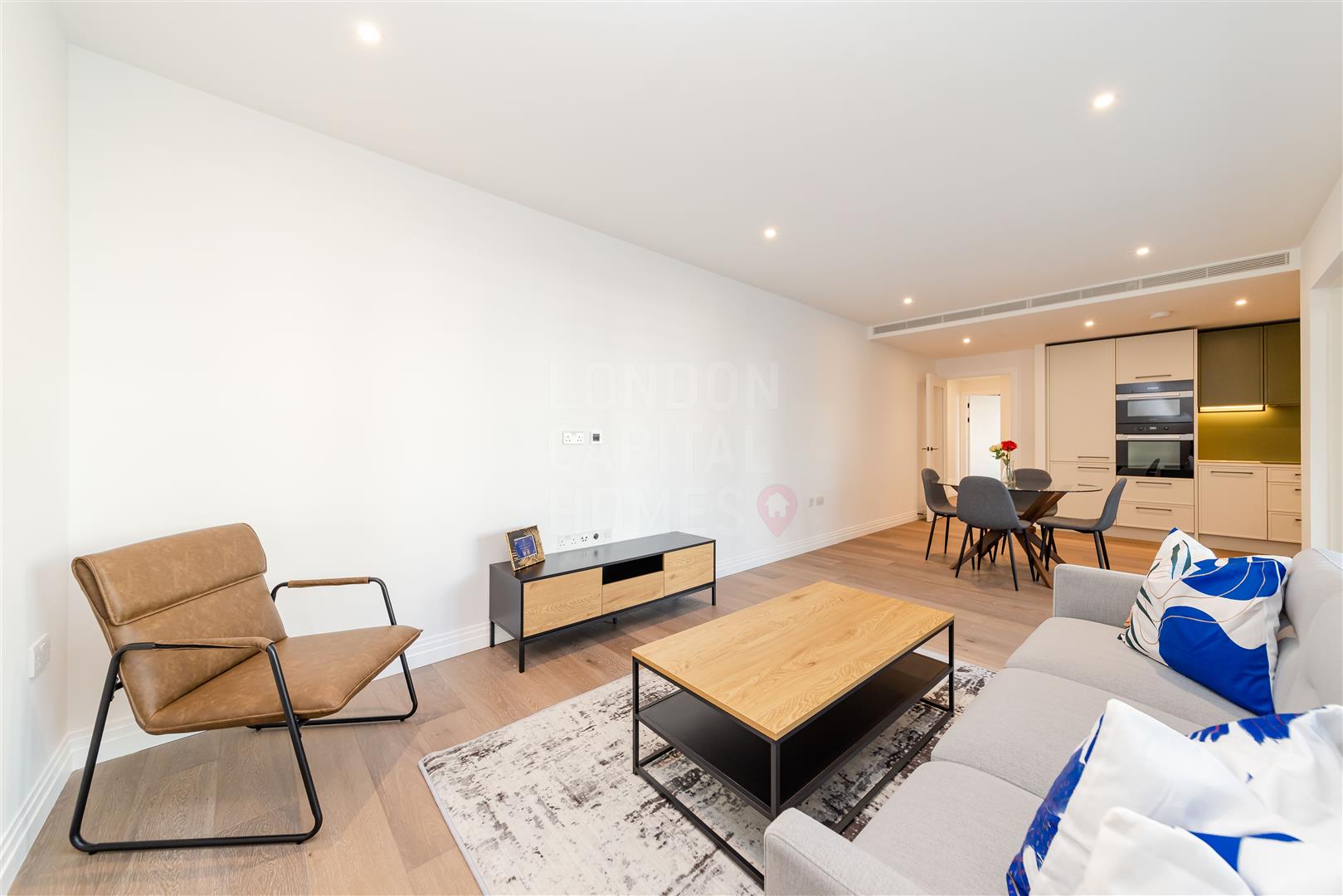 Flat Lockgate Close in London