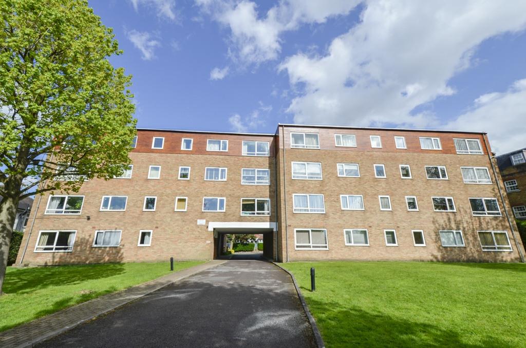 Flat Sunningfields Road in Greater London