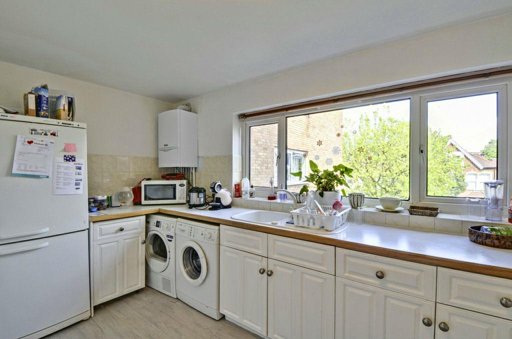 Flat Sunningfields Road in Greater London