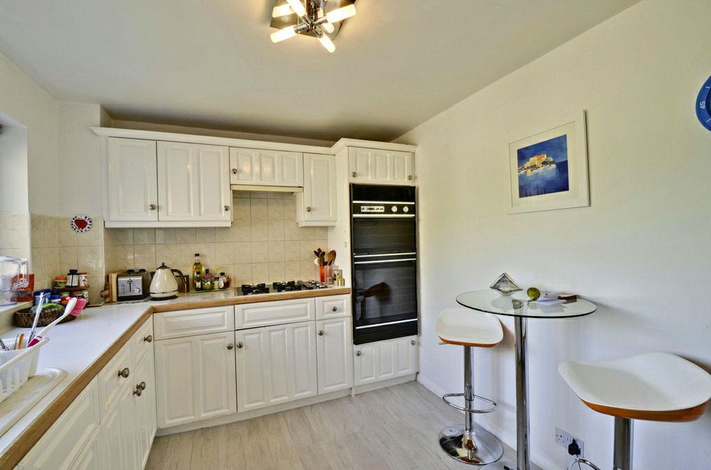 Flat Sunningfields Road in Greater London