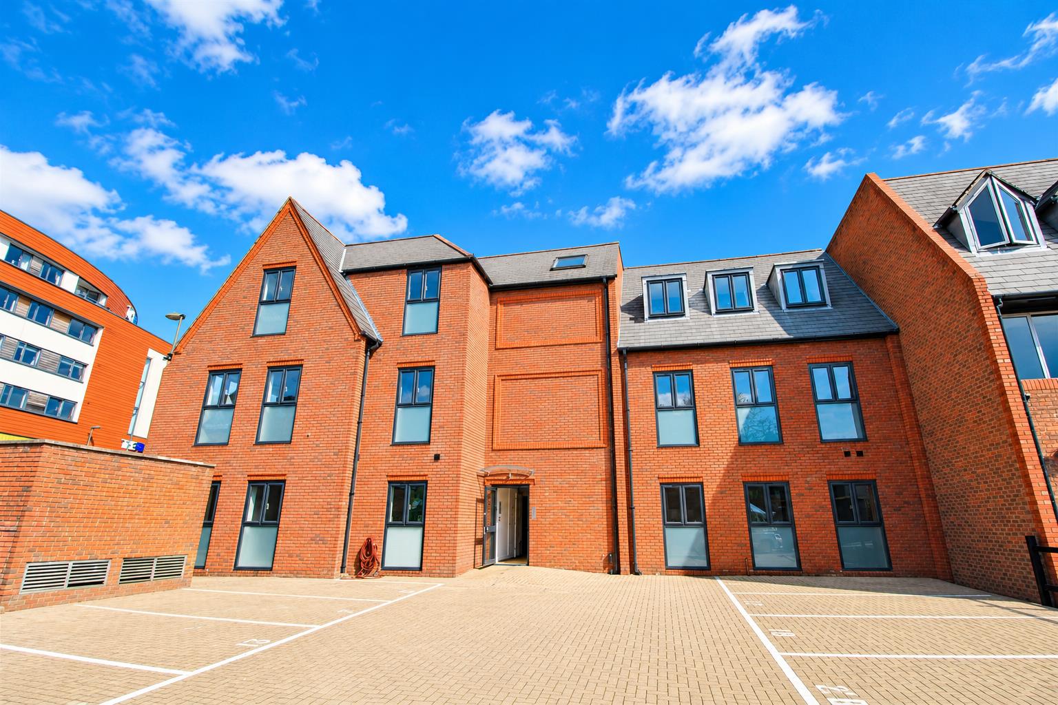 Flat Park Street in Surrey Heath