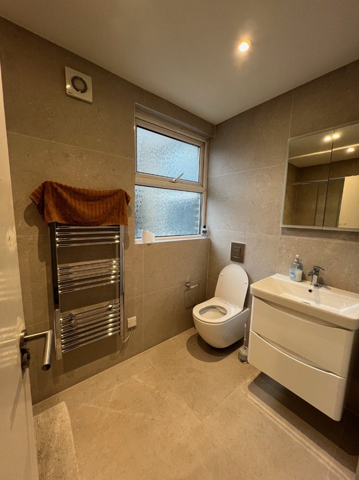 Room Green Lanes in Greater London