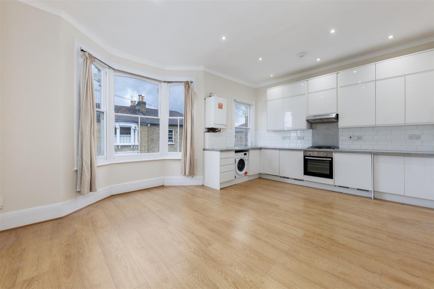 Flat Hinckley Road in Greater London