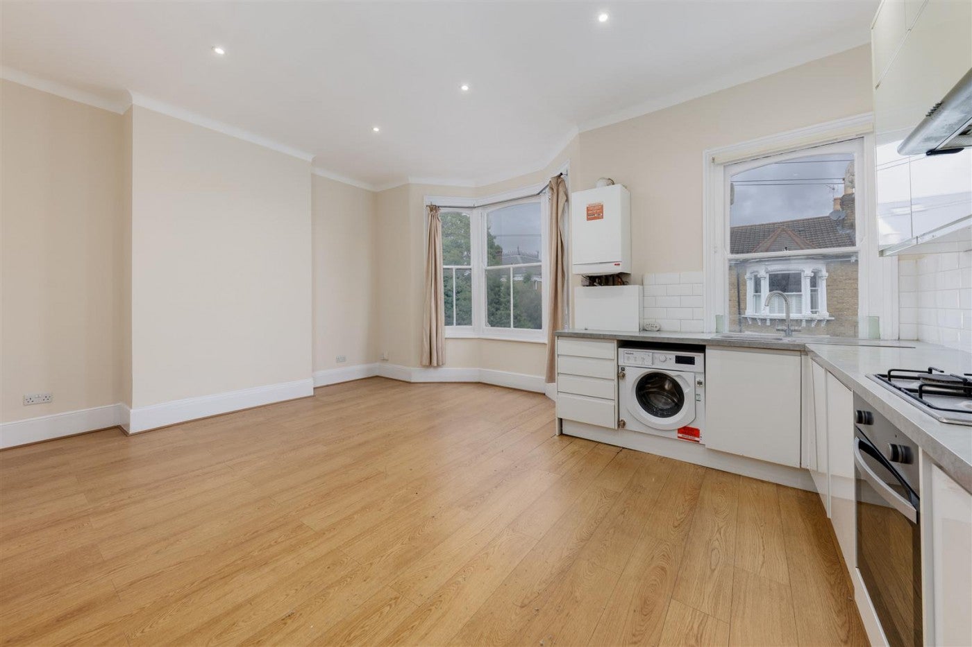 Flat Hinckley Road in Greater London