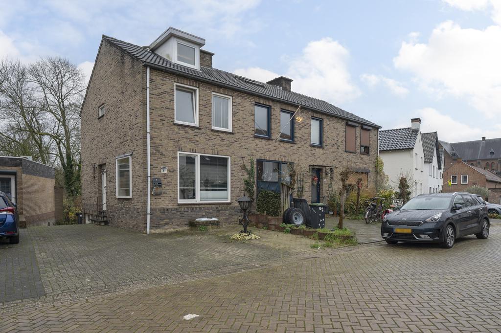 Huis Dorpstraat 9 in Buchten