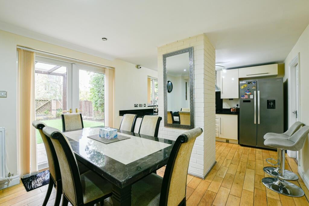 House Regency Gardens in Cheadle Hulme