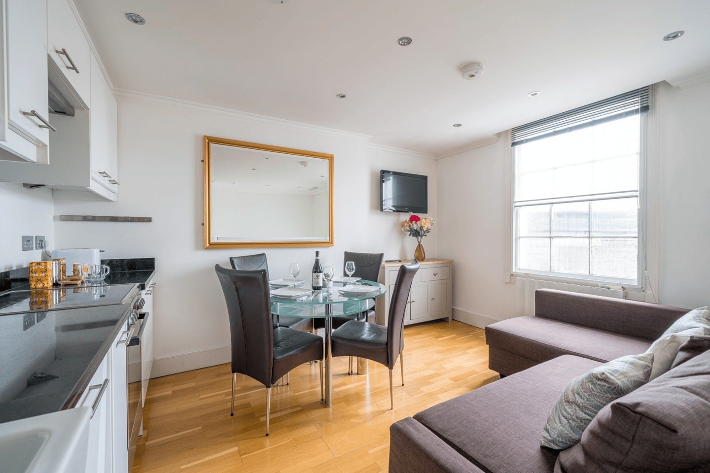 Flat St Pancras Way in London