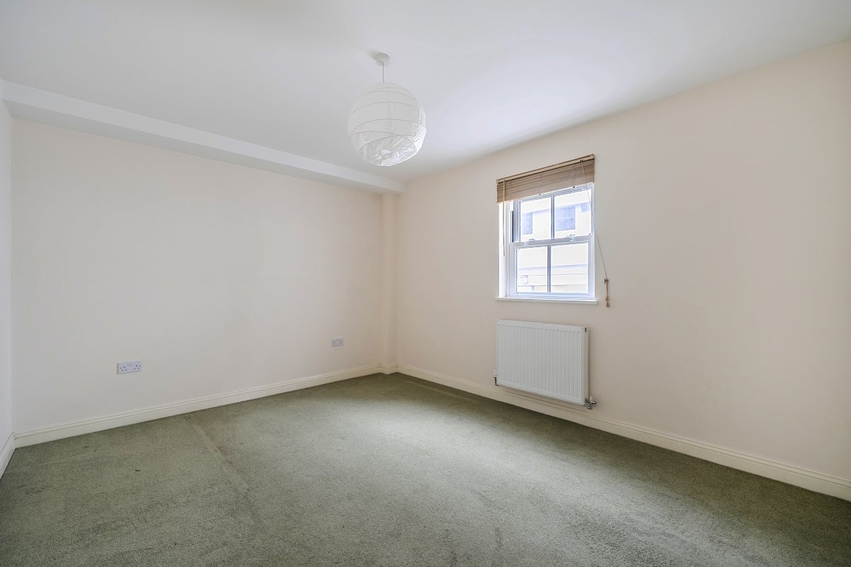 Flat Albion Street in Cheltenham