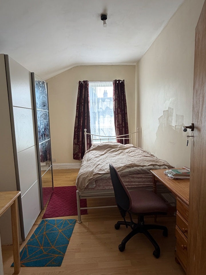 Room Mitcham Road in Greater London