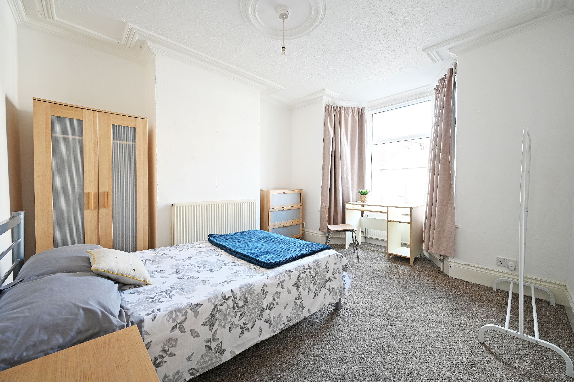 Room Rosedale Road in Sheffield