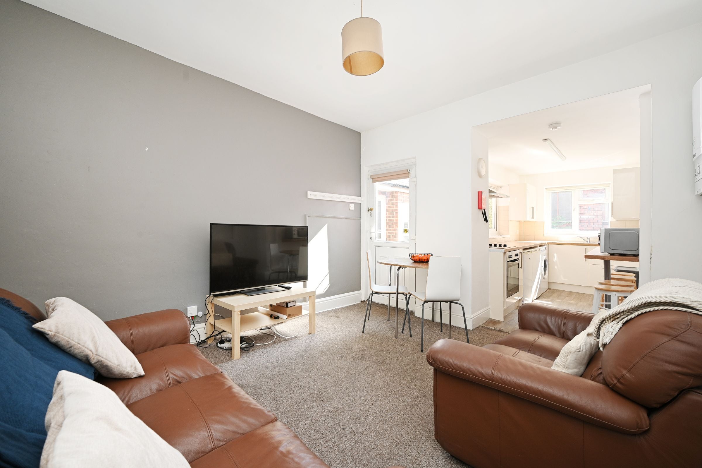 Room Rosedale Road in Sheffield