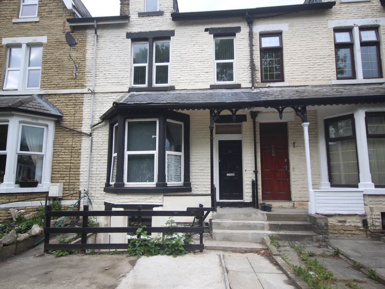 Flat Pemberton Drive in Bradford