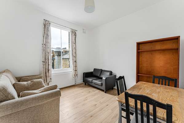 Flat Burdett Road in Greater London