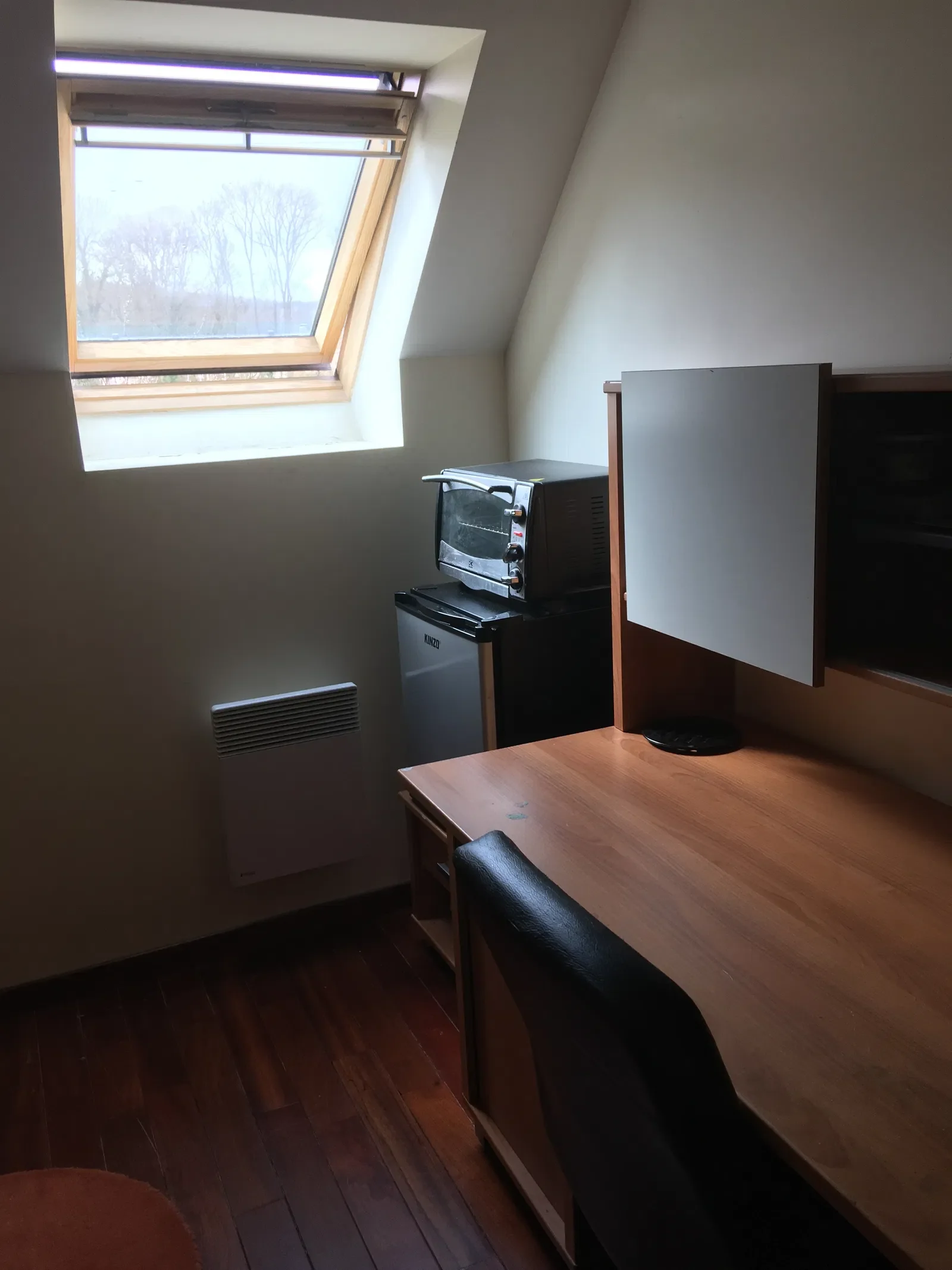 Chambre Rue Pasteur à Nesles-la-Montagne
