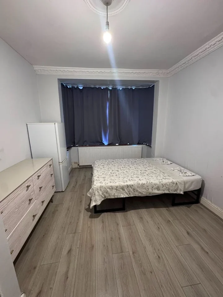 Room Arragon Road in Greater London