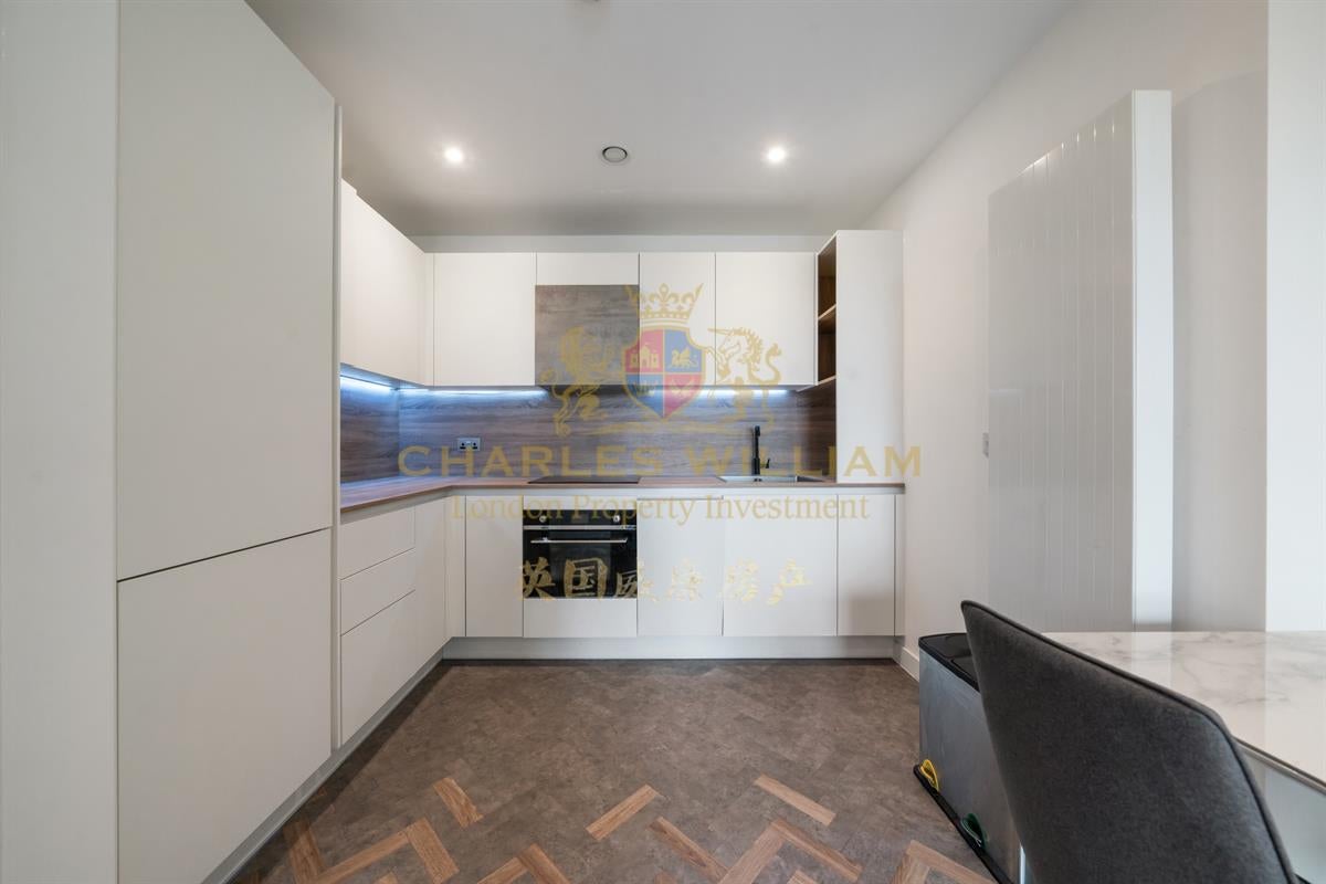 Flat Gillender Street in Greater London