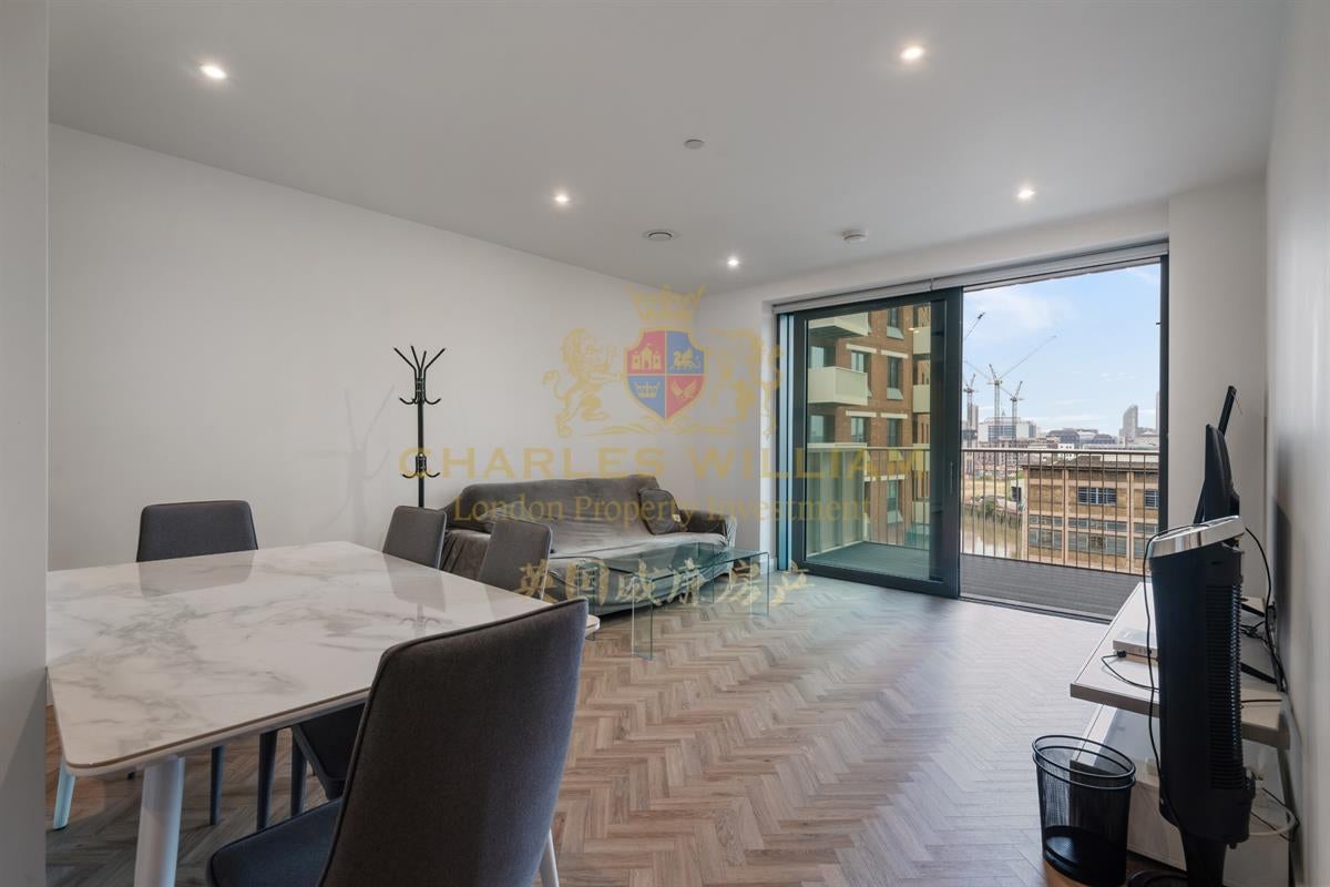 Flat Gillender Street in Greater London