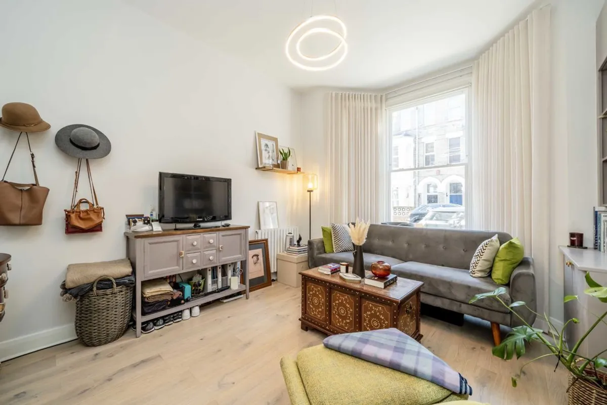 Flat Annandale Road in Greater London